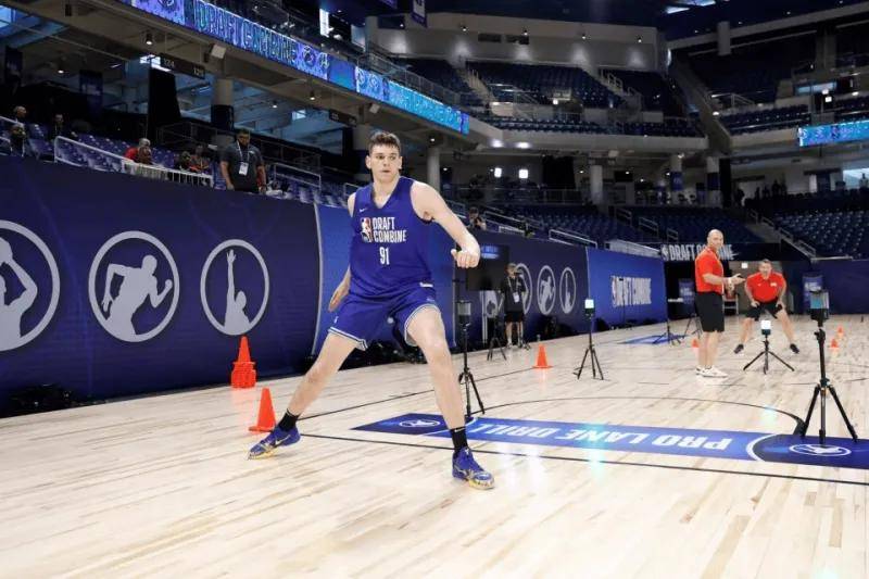 爱游戏官网-里程碑夜波特兰开拓者刷新队史纪录，欧洲杯集结日刷纪录，更衣室稳定，资深球员宣示担当的简单介绍