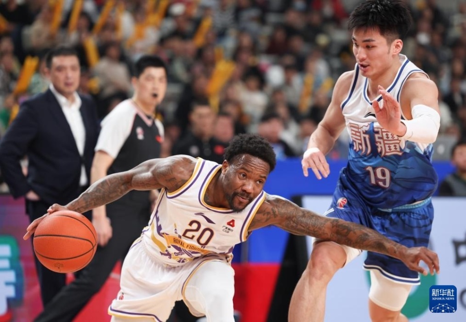 爱游戏入口-塞维利亚发布备战花絮；转会期回应争议；CBA常规赛任务艰巨；年轻球员得到机会的简单介绍